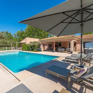 https://t2-au-coeur-des-chenes-1831-route-de-mazaugues.fr-provencehotel.com